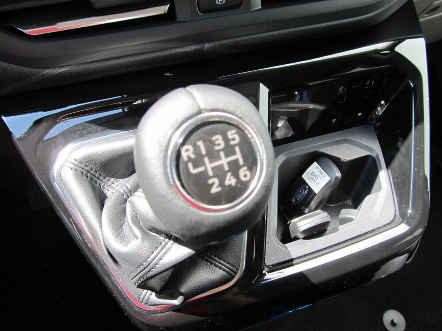 OM190V02554_26.webp_TOURNEO CUSTOM Titanium 320 L2 2.0 EcoBlue 110 kW manuál, DPH