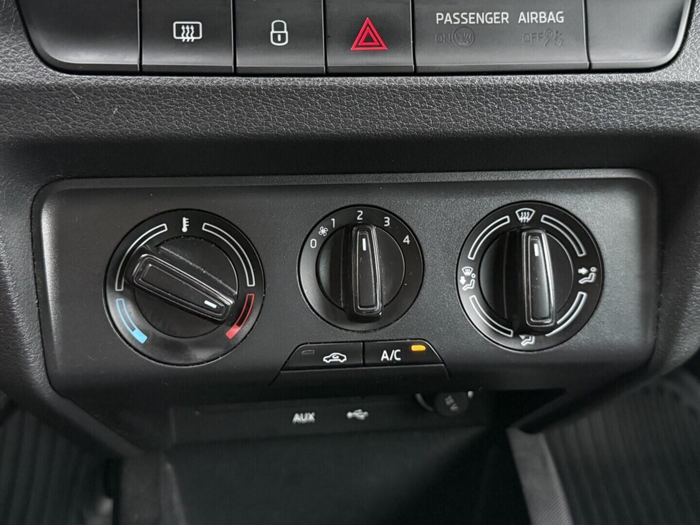 OM190V02555_27.webp_FABIA Ambition 1.4 TDI 66 kW manuál, DPH