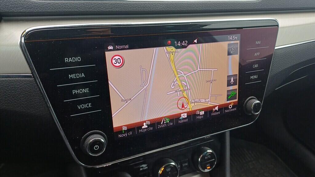 OM190V02559_25.webp_SUPERB L&K 2.0 TDI 110 kW automat, DPH