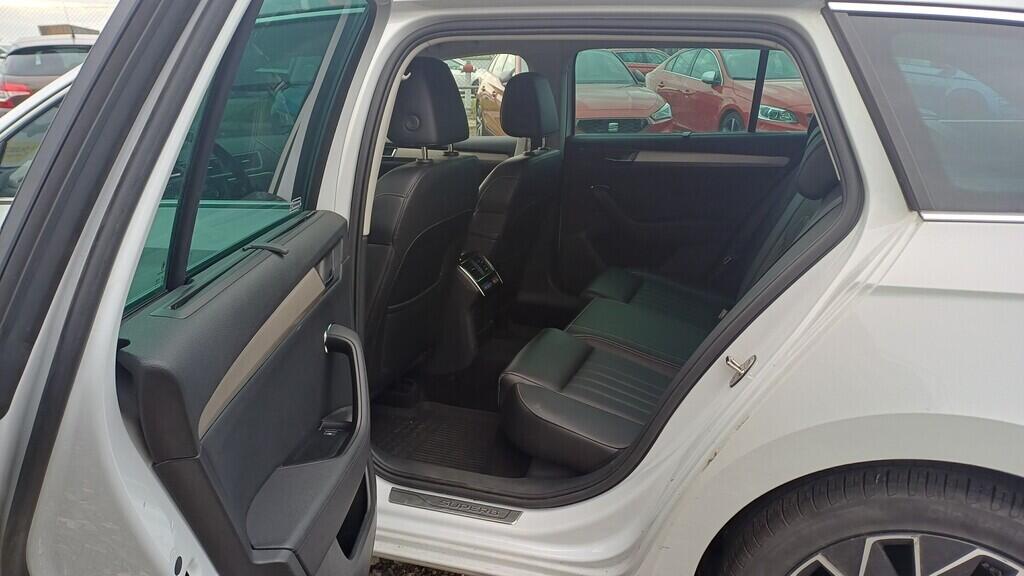 OM190V02559_30.webp_SUPERB L&K 2.0 TDI 110 kW automat, DPH