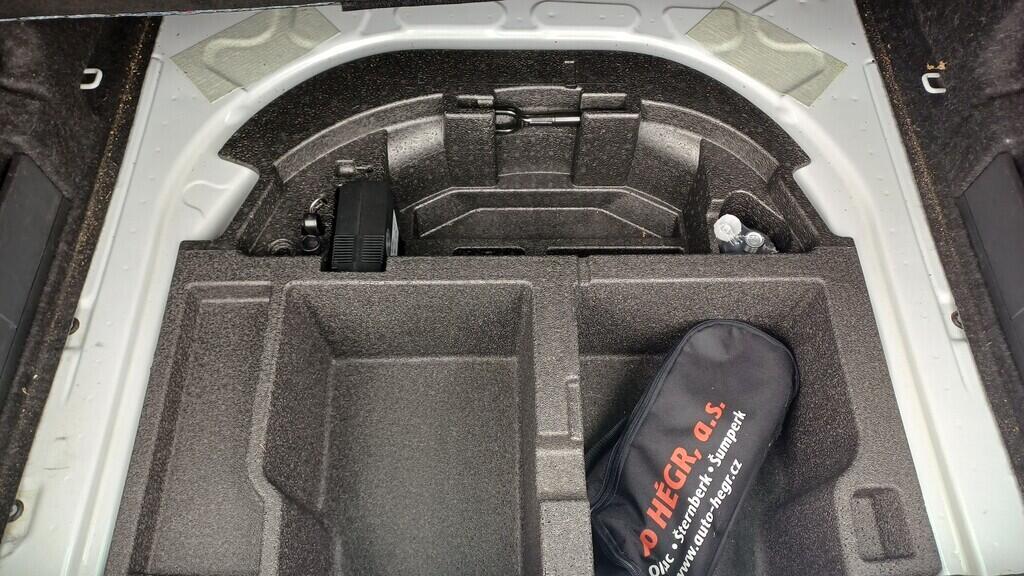 OM190V02559_32.webp_SUPERB L&K 2.0 TDI 110 kW automat, DPH