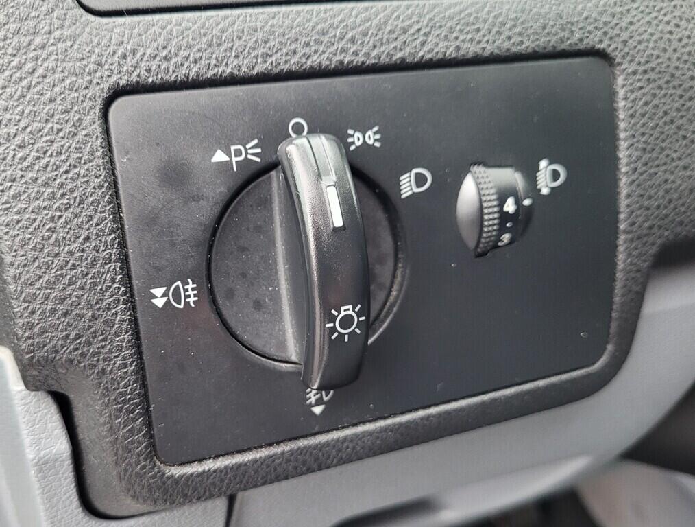 OM190V02564_22.webp_C-MAX  1.6  74 kW manuál