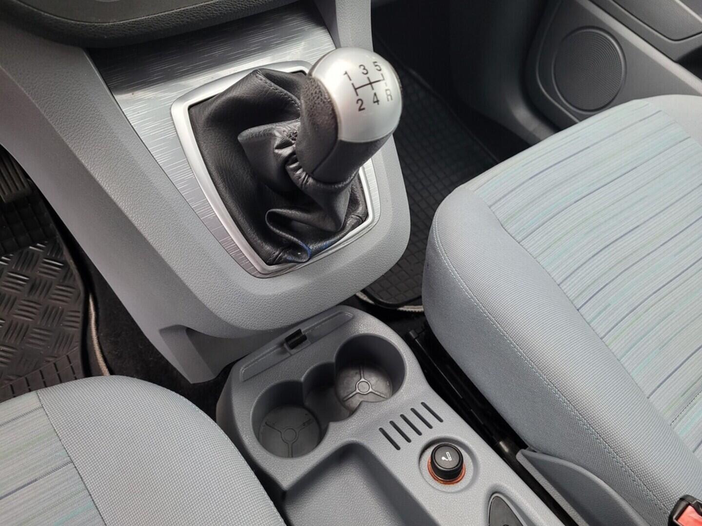 OM190V02564_28.webp_C-MAX  1.6  74 kW manuál