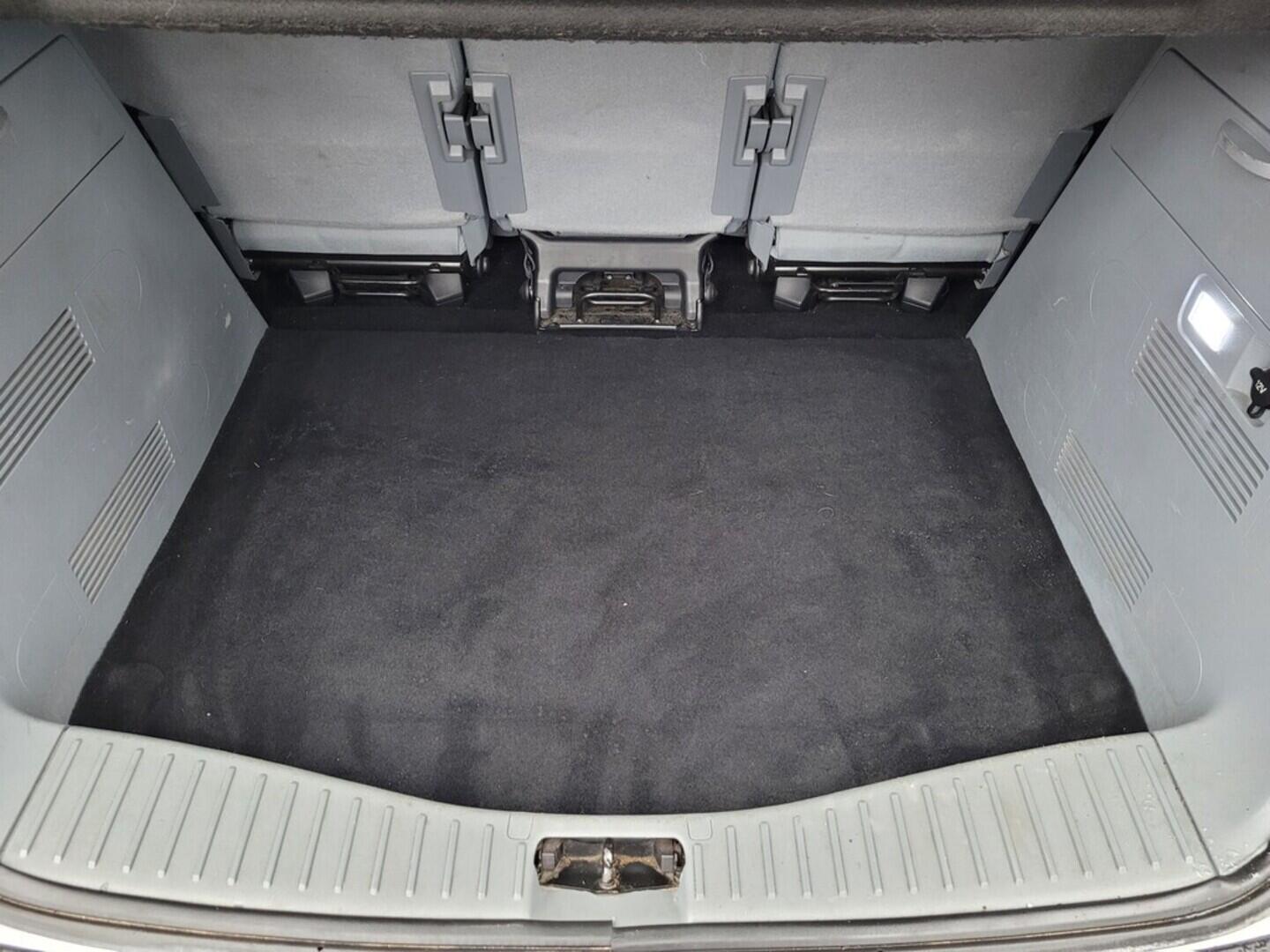 OM190V02564_30.webp_C-MAX  1.6  74 kW manuál