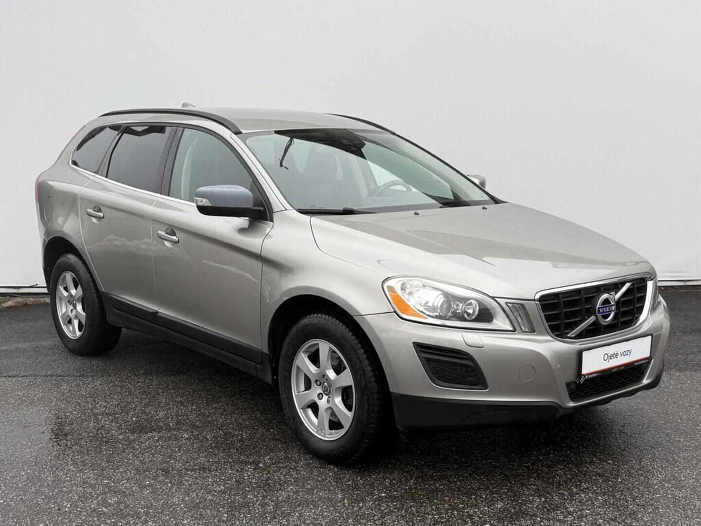 OM190V02565_14.webp_XC60 Momentum 2.0 D3 120 kW manuál