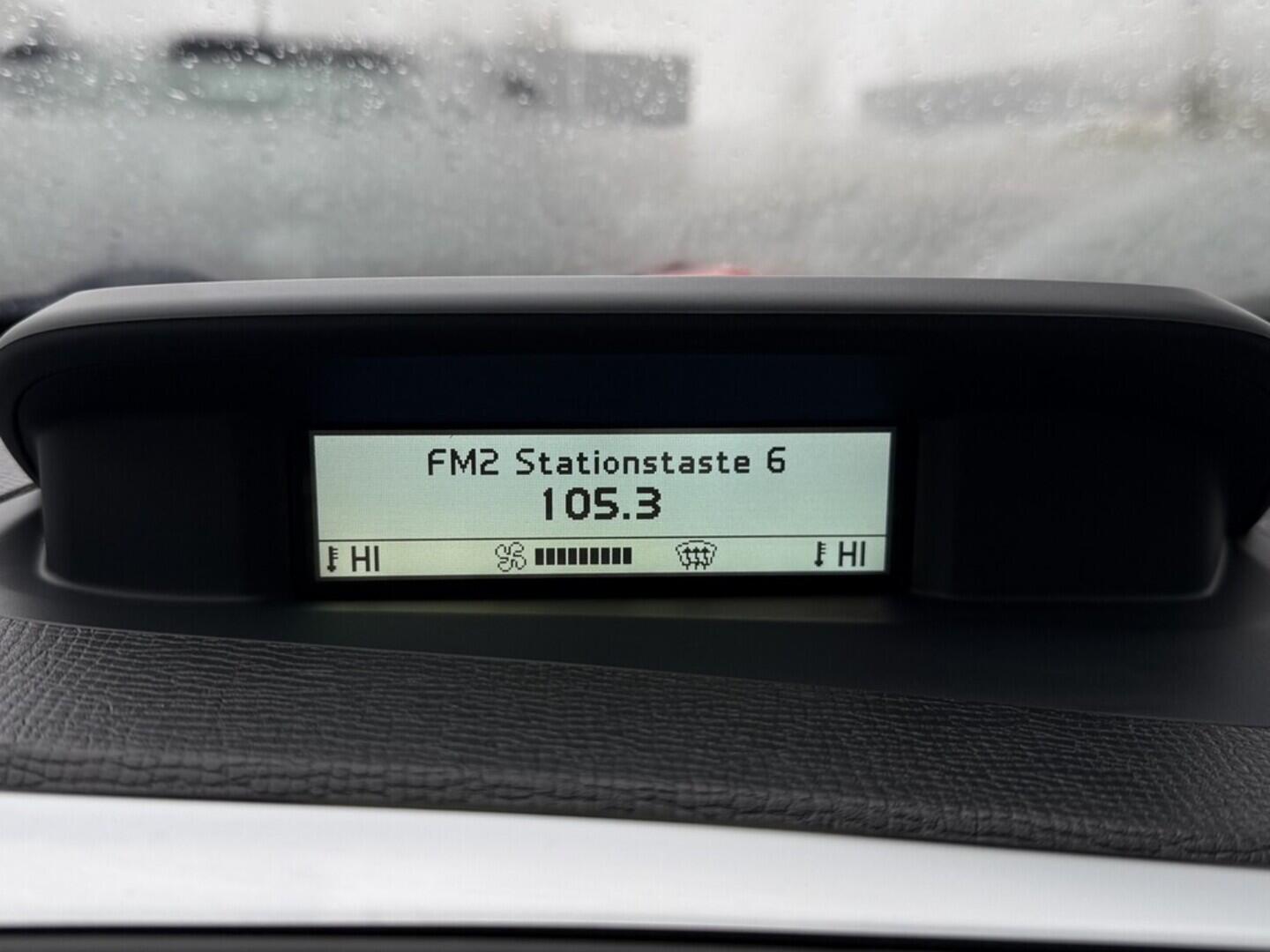 OM190V02565_24.webp_XC60 Momentum 2.0 D3 120 kW manuál