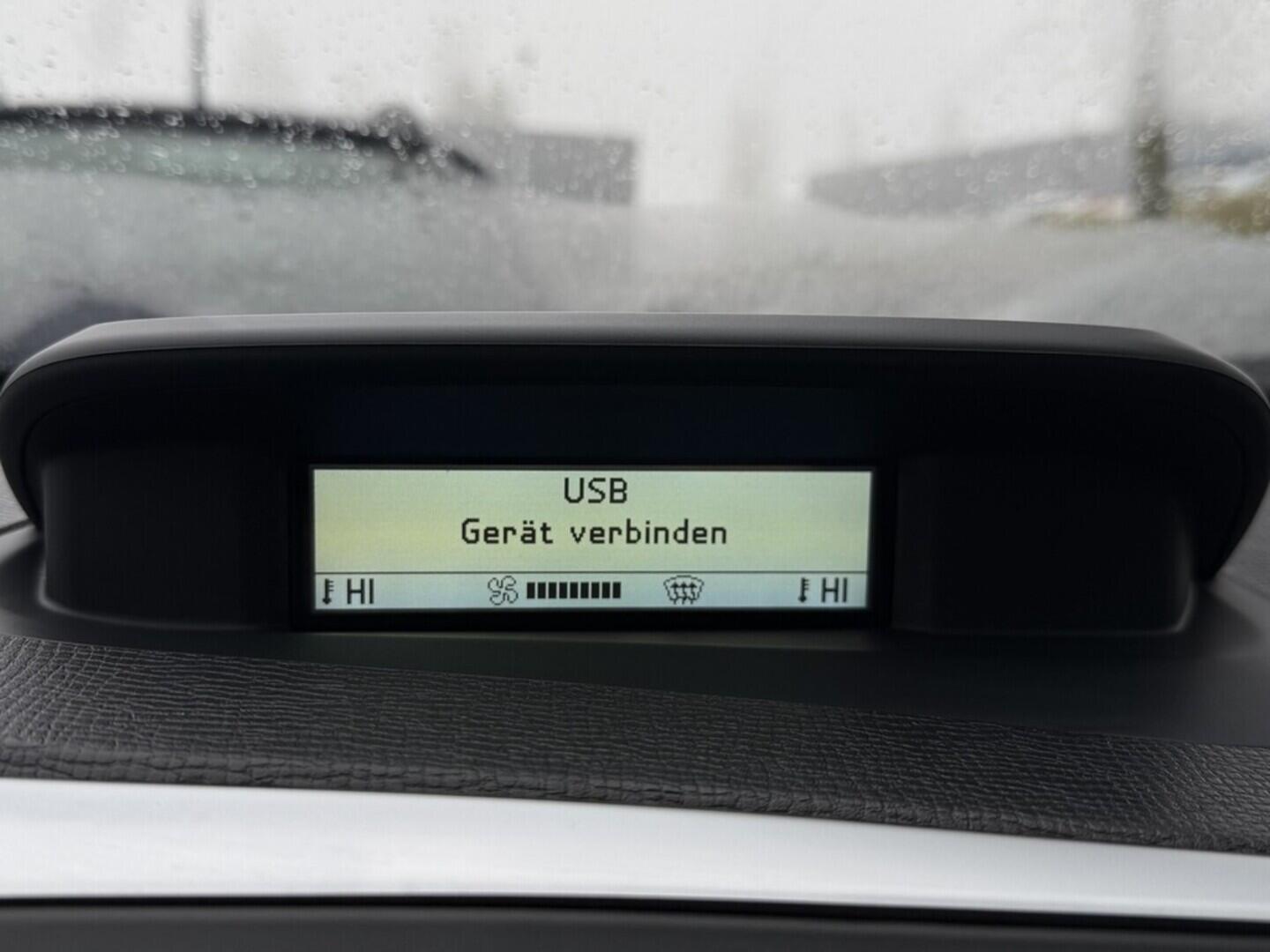 OM190V02565_26.webp_XC60 Momentum 2.0 D3 120 kW manuál