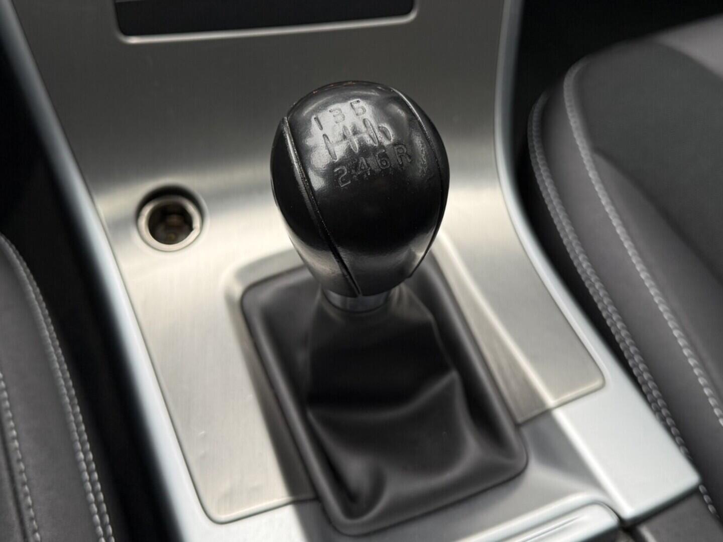 OM190V02565_28.webp_XC60 Momentum 2.0 D3 120 kW manuál