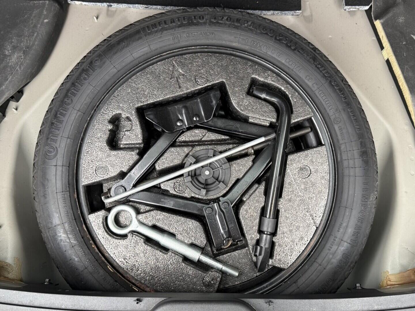 OM190V02565_31.webp_XC60 Momentum 2.0 D3 120 kW manuál