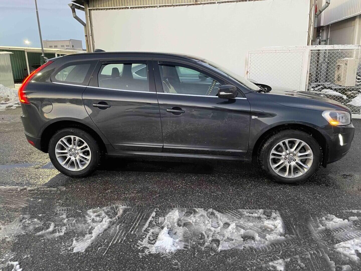 OM190V02566_12.webp_XC60 Momentum 2.0 D4 133 kW manuál