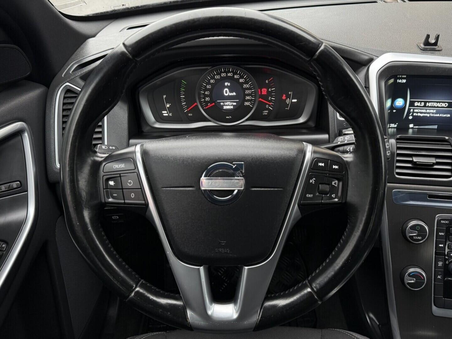 OM190V02566_23.webp_XC60 Momentum 2.0 D4 133 kW manuál