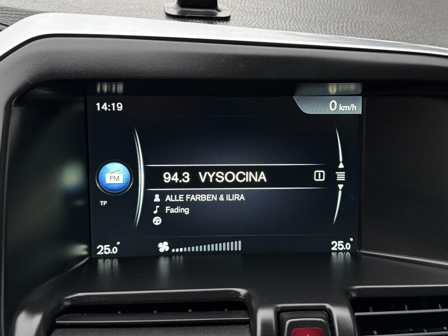 OM190V02566_24.webp_XC60 Momentum 2.0 D4 133 kW manuál