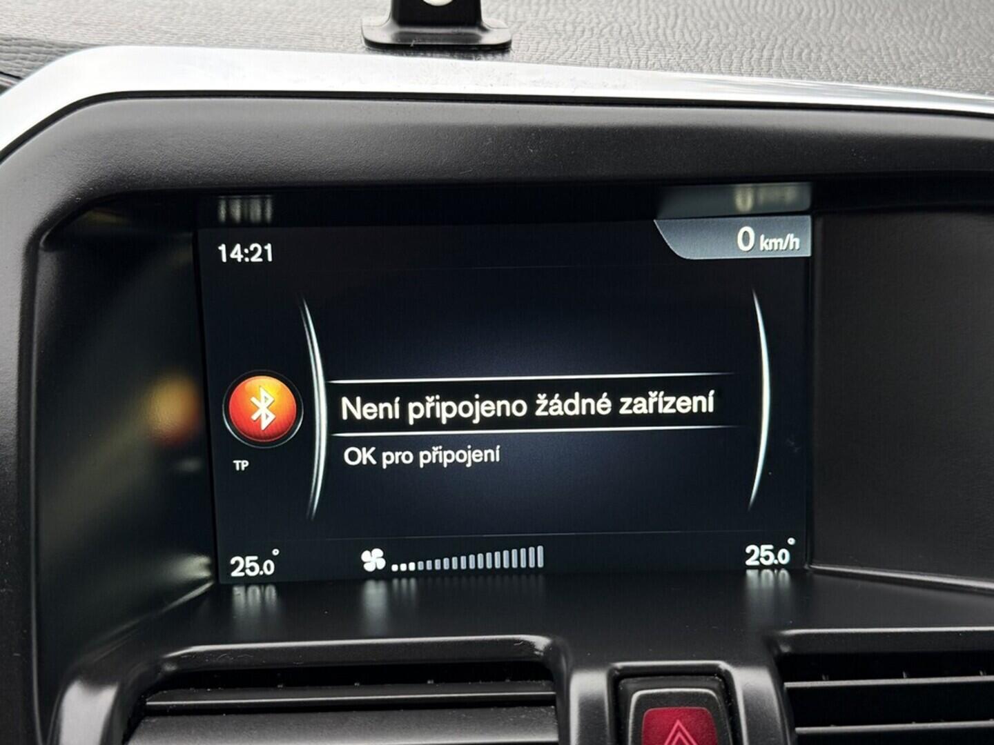 OM190V02566_26.webp_XC60 Momentum 2.0 D4 133 kW manuál