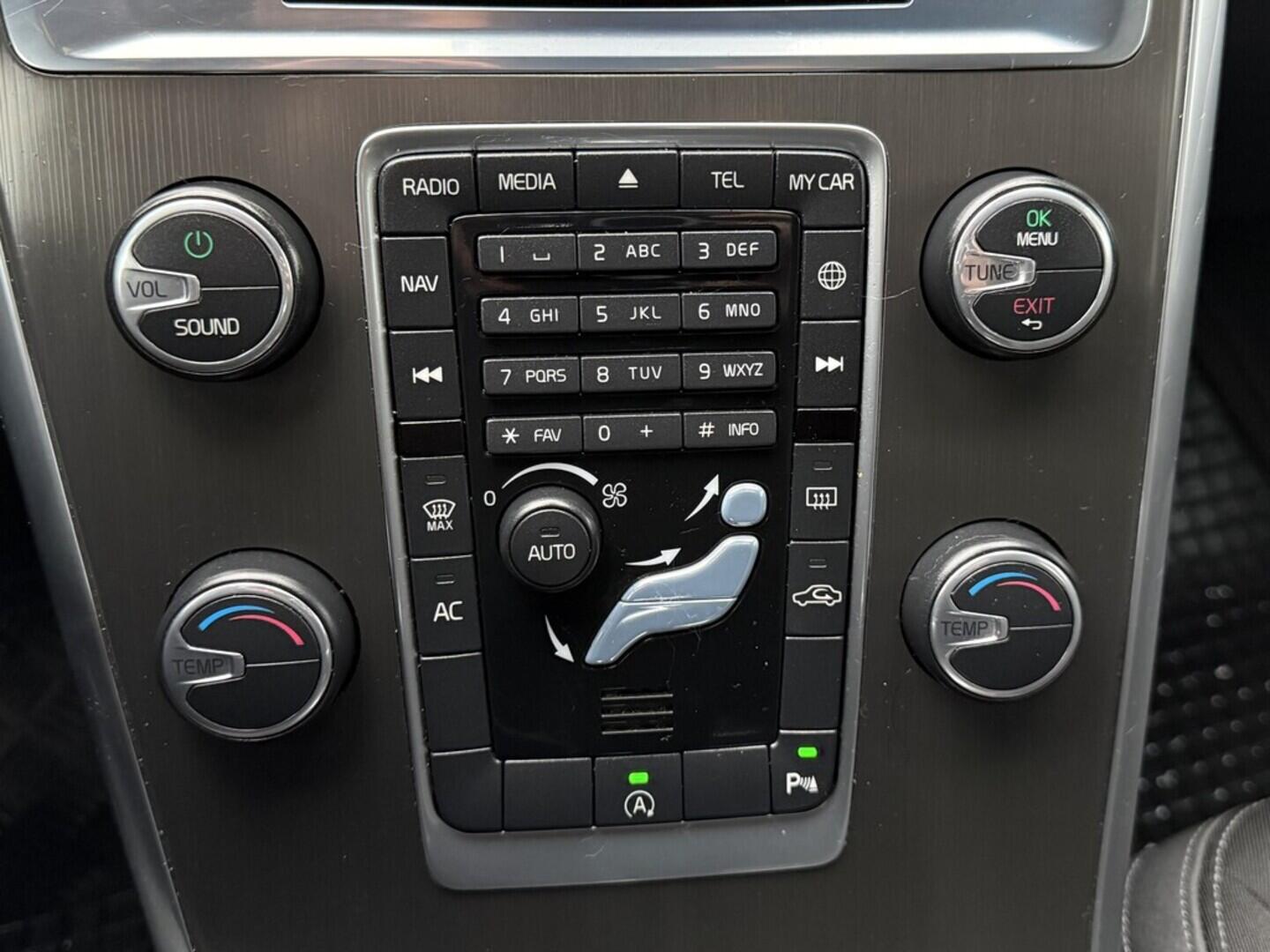 OM190V02566_27.webp_XC60 Momentum 2.0 D4 133 kW manuál