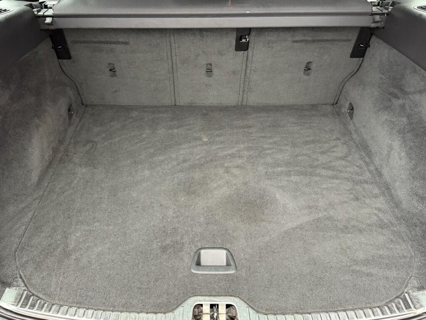 OM190V02566_30.webp_XC60 Momentum 2.0 D4 133 kW manuál