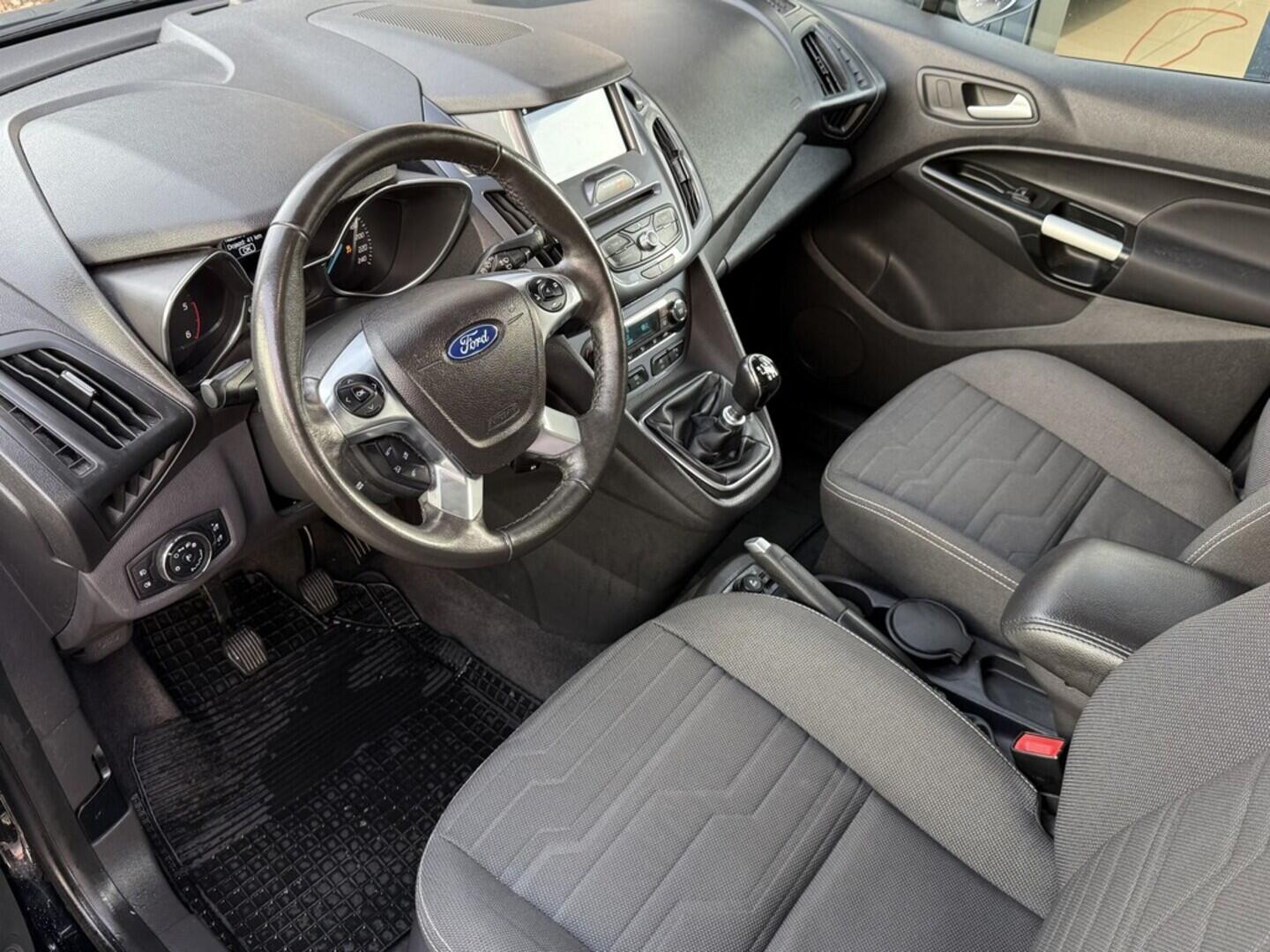 OM190V02569_19.webp_TOURNEO CONNECT  1.5  88 kW manuál