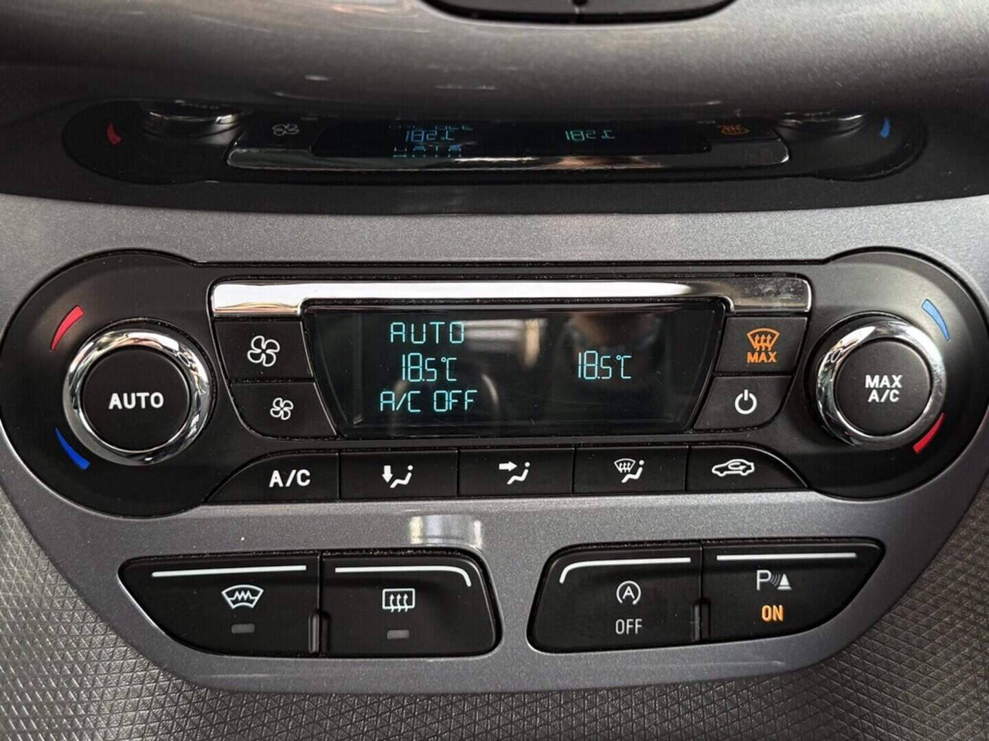 OM190V02569_27.webp_TOURNEO CONNECT  1.5  88 kW manuál