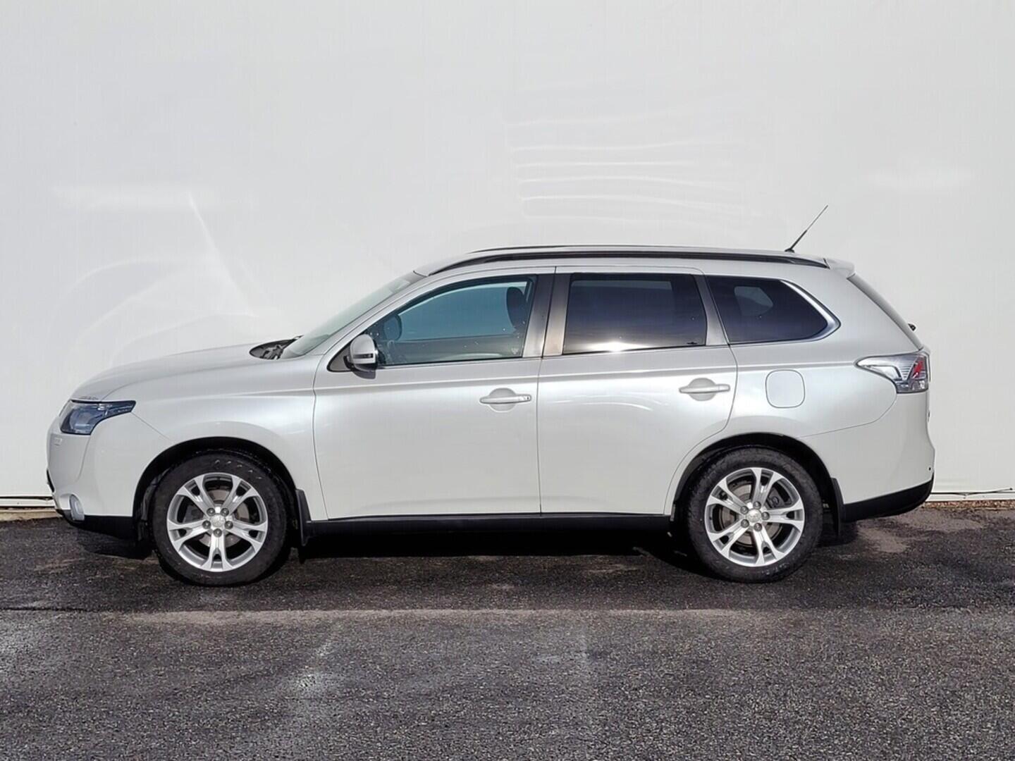 OM190V02572_12.webp_OUTLANDER  2.3 Di-D 110 kW manuál, DPH