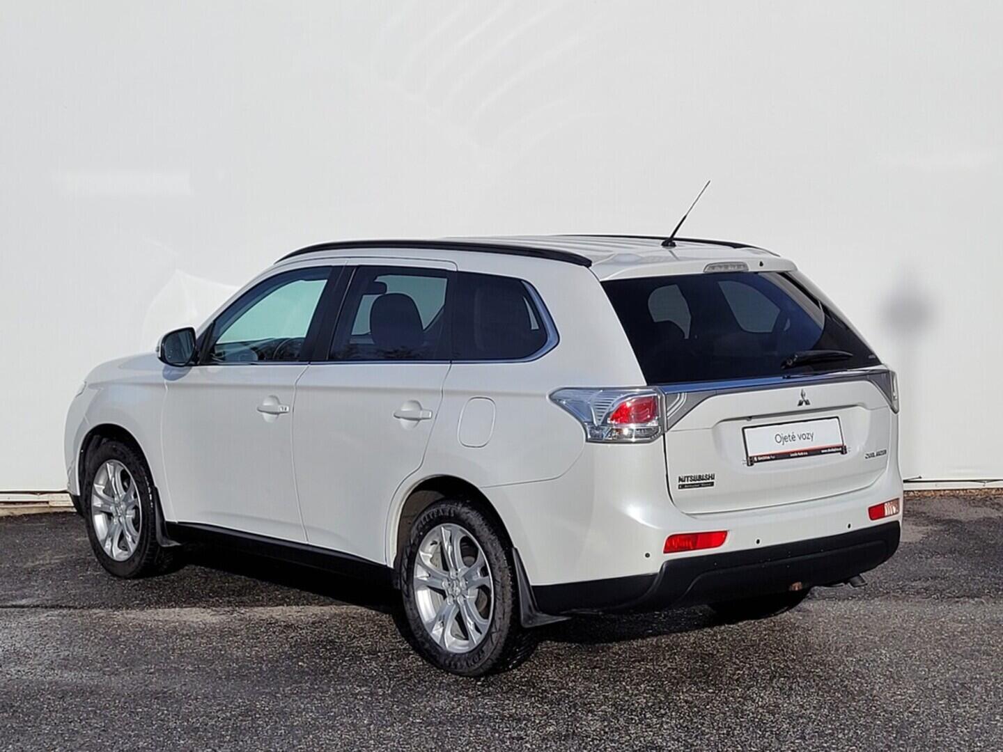 OM190V02572_15.webp_OUTLANDER  2.3 Di-D 110 kW manuál, DPH