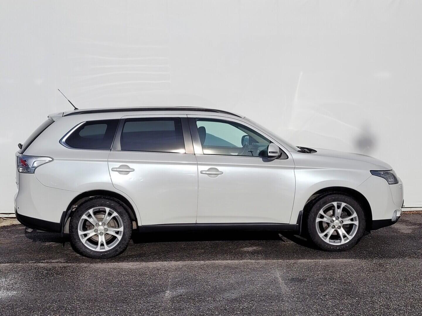 OM190V02572_16.webp_OUTLANDER  2.3 Di-D 110 kW manuál, DPH