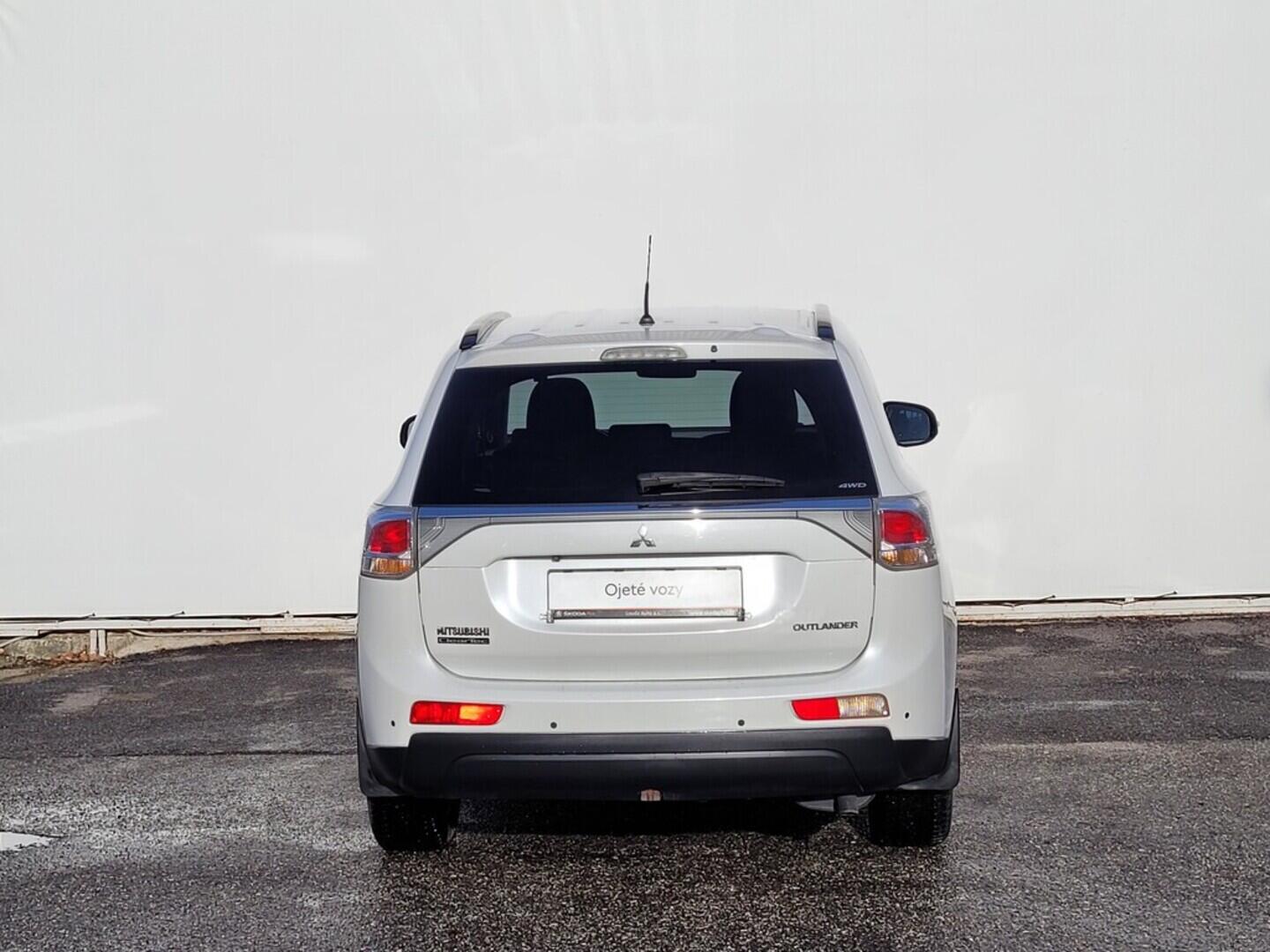 OM190V02572_17.webp_OUTLANDER  2.3 Di-D 110 kW manuál, DPH