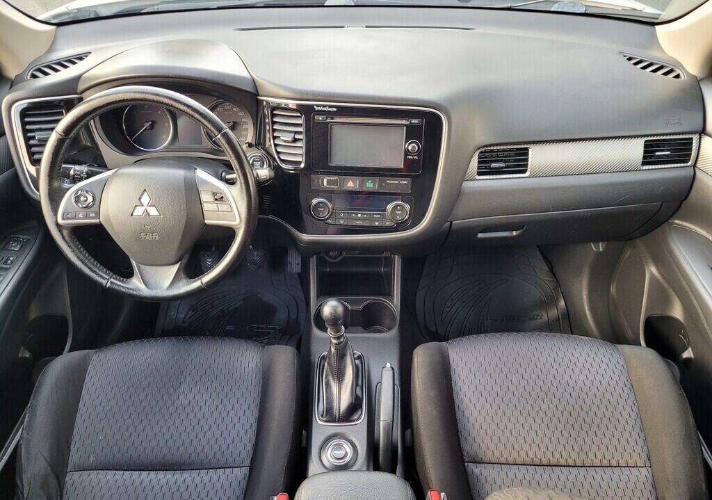 OM190V02572_18.webp_OUTLANDER  2.3 Di-D 110 kW manuál, DPH