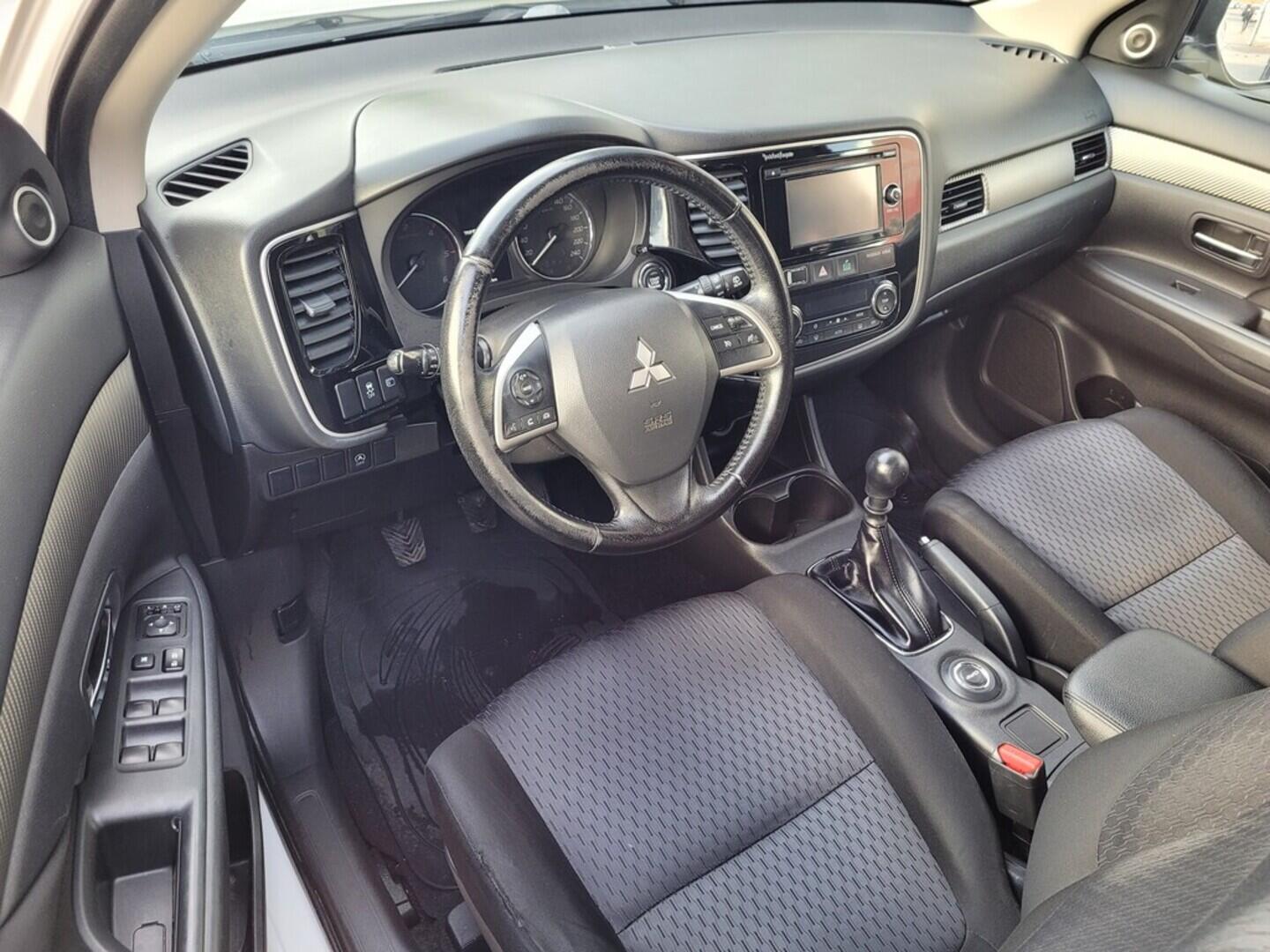 OM190V02572_19.webp_OUTLANDER  2.3 Di-D 110 kW manuál, DPH