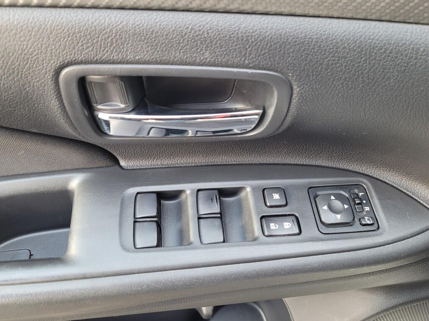 OM190V02572_21.webp_OUTLANDER  2.3 Di-D 110 kW manuál, DPH