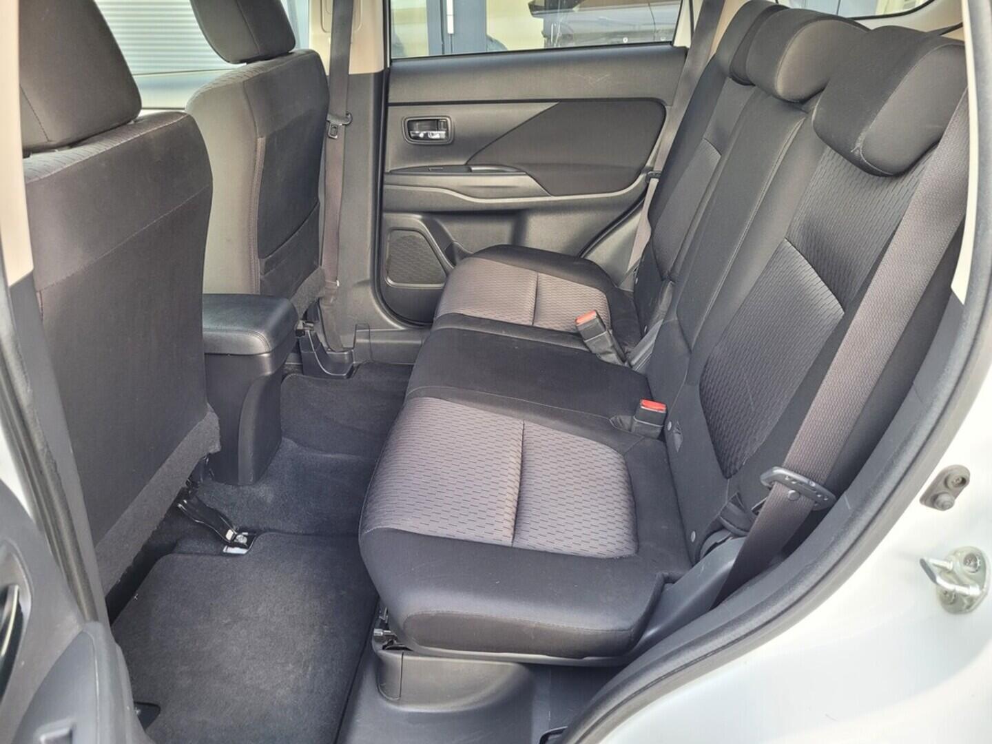 OM190V02572_29.webp_OUTLANDER  2.3 Di-D 110 kW manuál, DPH