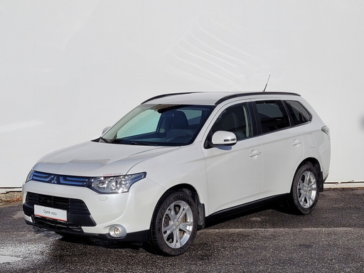 OUTLANDER  2.3 Di-D 110 kW manuál, DPH
