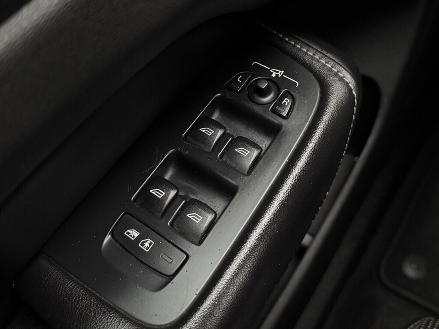 OM190V02580_21.webp_XC60 Inscription 2.0 T5 184 kW automat, DPH