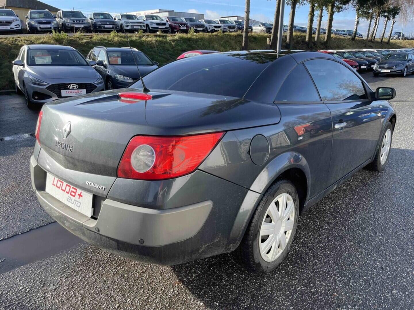 OM190V02581_11.webp_MÉGANE Karmann 1.9 DCi 96 kW manuál