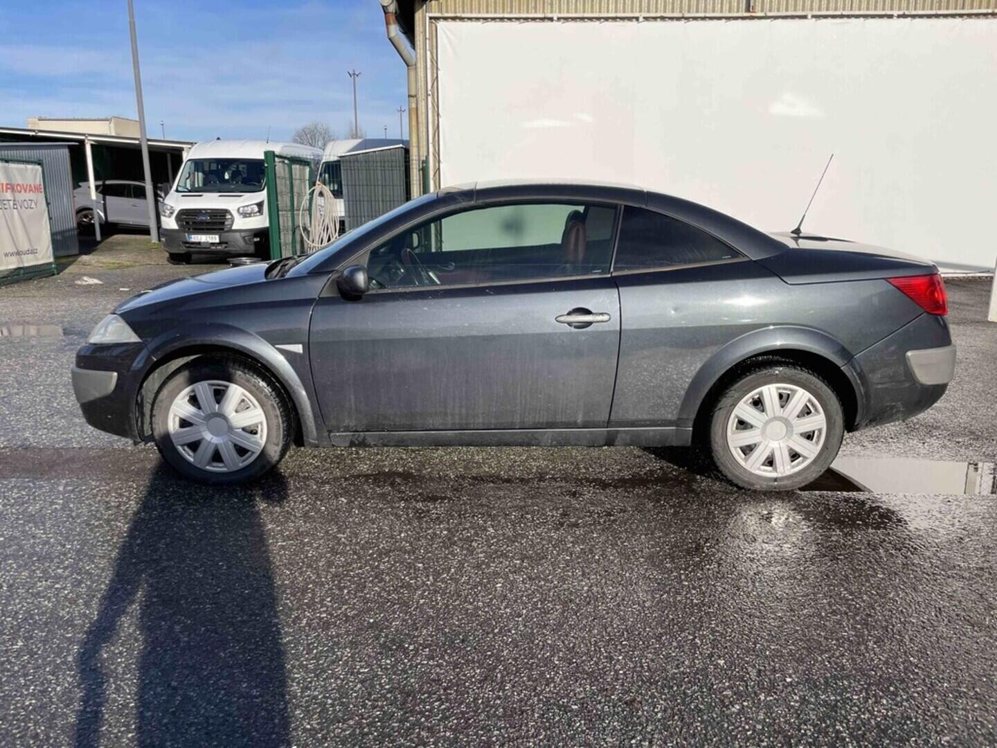 OM190V02581_12.webp_MÉGANE Karmann 1.9 DCi 96 kW manuál