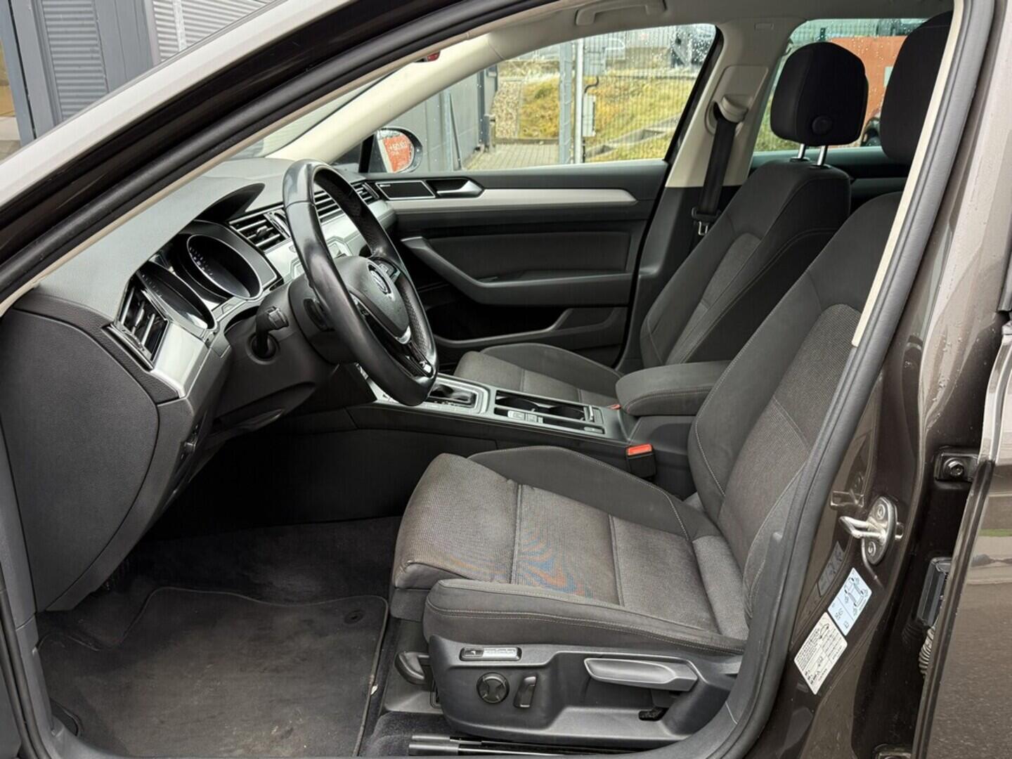 OM190V02585_20.webp_PASSAT Highline 2.0 TDI 140 kW automat