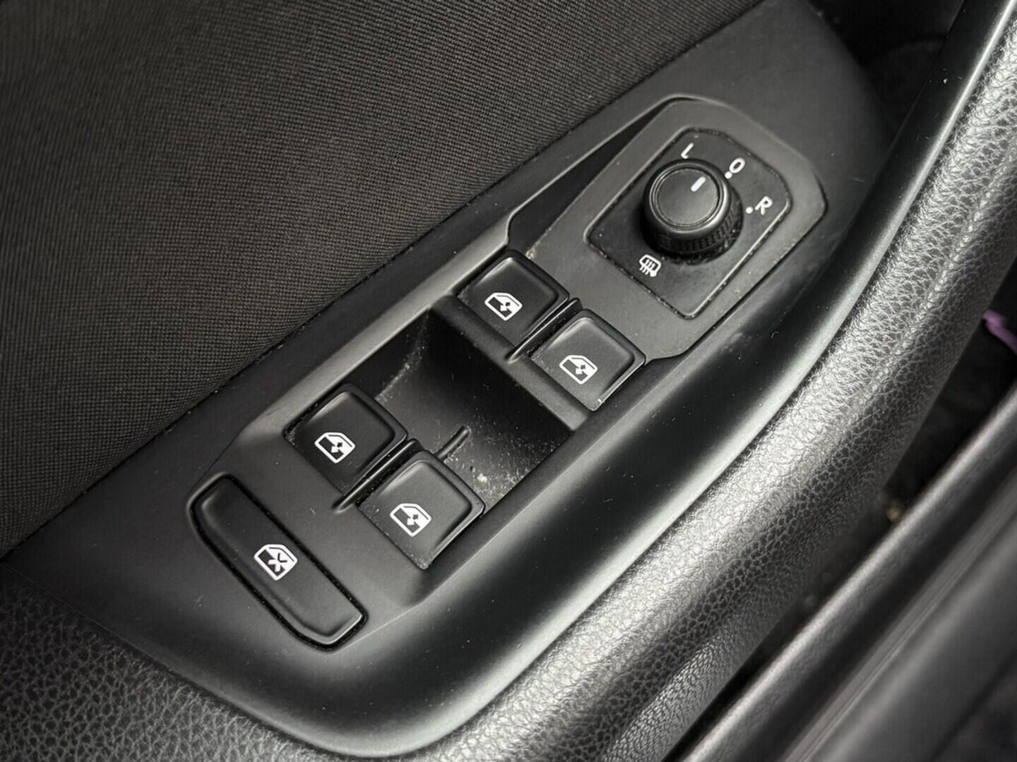 OM190V02585_21.webp_PASSAT Highline 2.0 TDI 140 kW automat