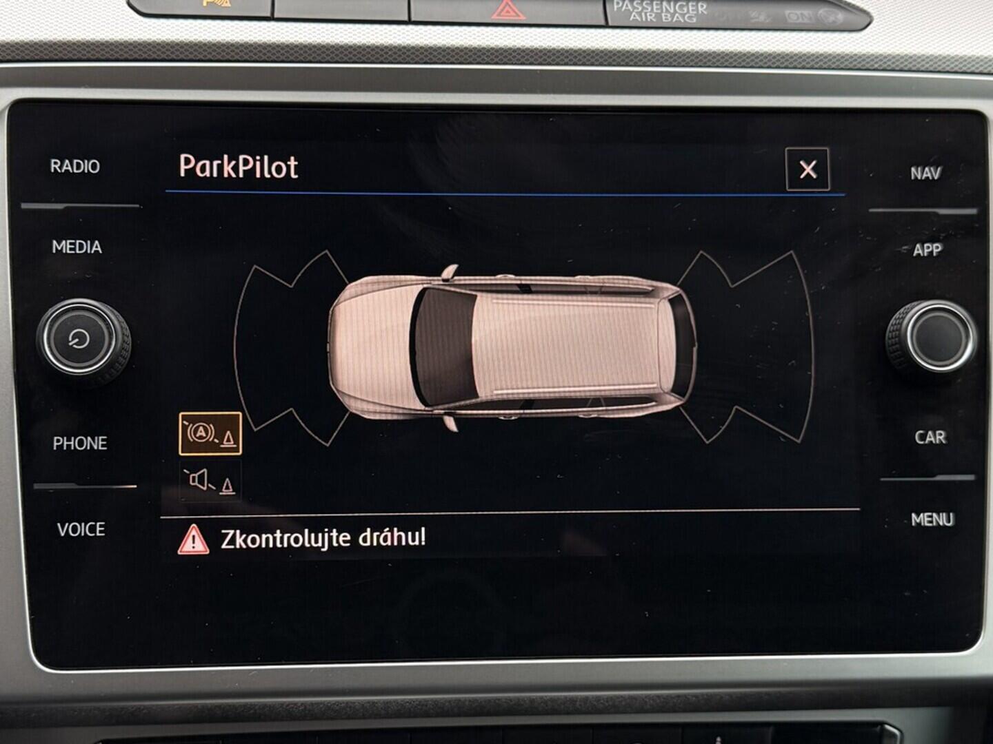 OM190V02585_26.webp_PASSAT Highline 2.0 TDI 140 kW automat