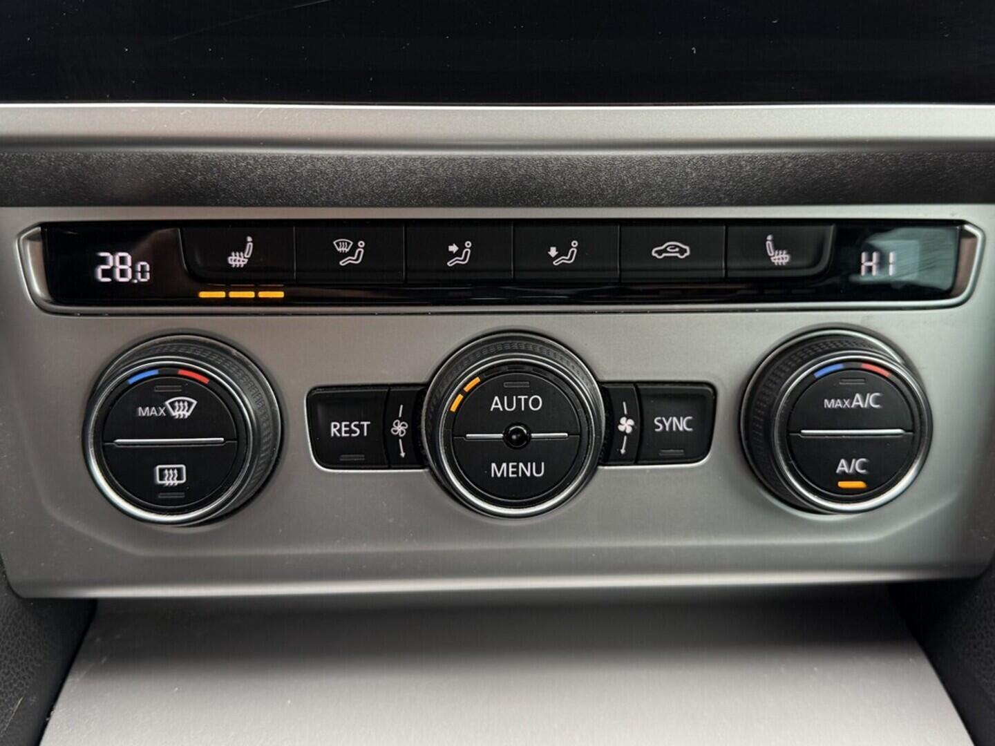 OM190V02585_27.webp_PASSAT Highline 2.0 TDI 140 kW automat