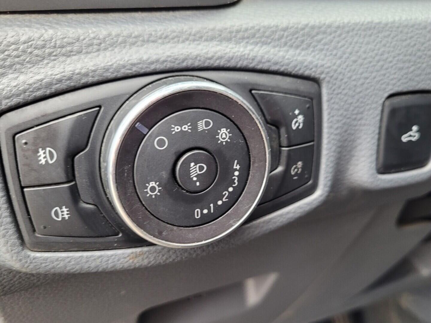 OM190V02587_22.webp_RANGER XLT 2.2 TDCi 118 kW manuál, DPH