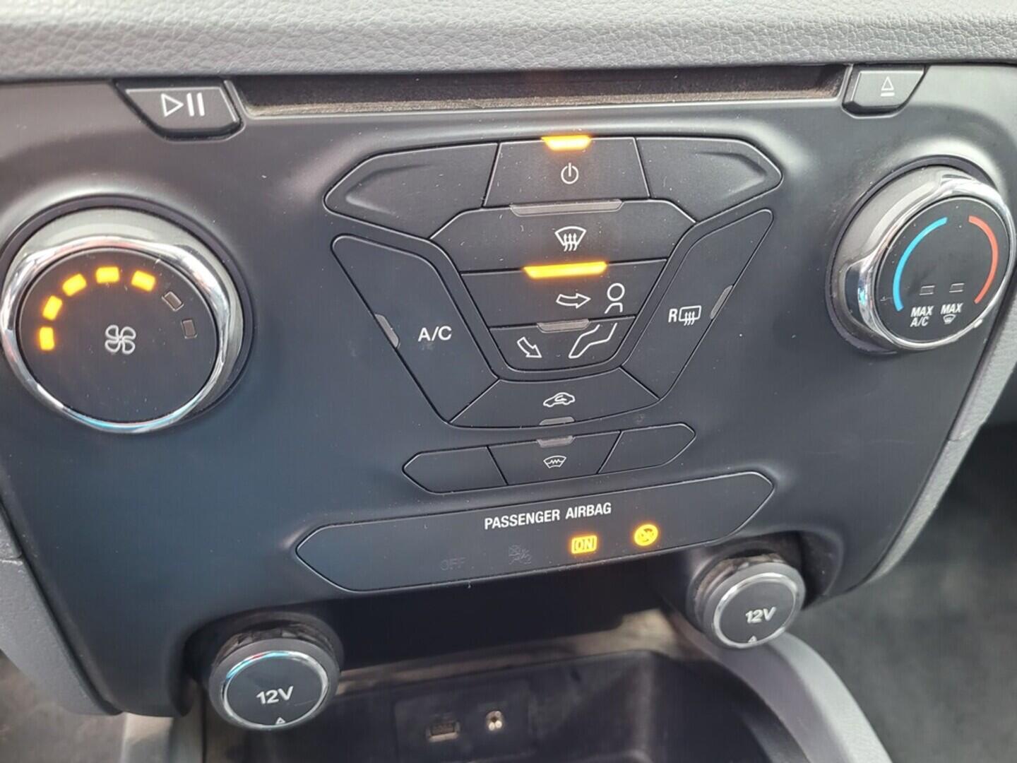 OM190V02587_27.webp_RANGER XLT 2.2 TDCi 118 kW manuál, DPH