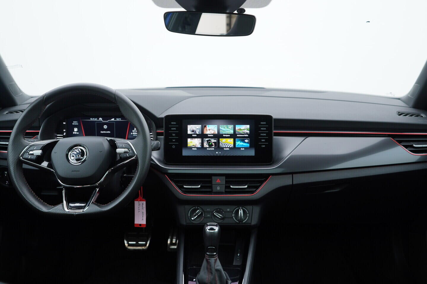 OM190V02598_25.webp_KAMIQ Monte Carlo 1.0 TSI 81 kW automat, DPH