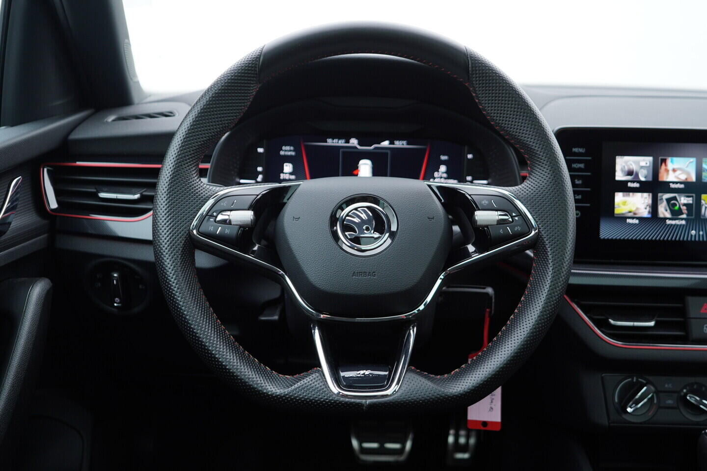 OM190V02598_26.webp_KAMIQ Monte Carlo 1.0 TSI 81 kW automat, DPH