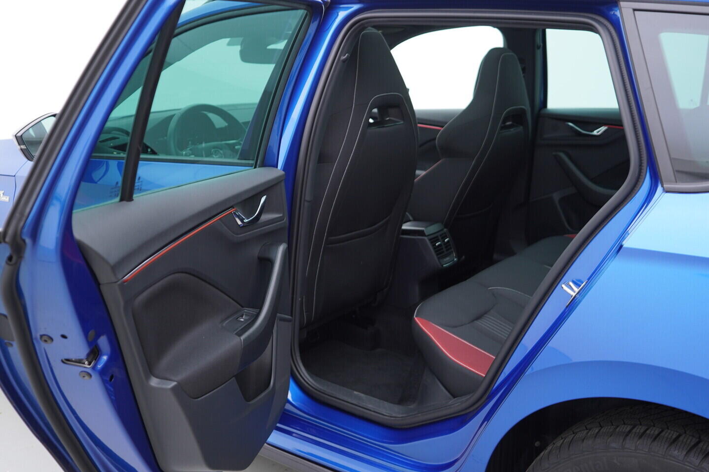 OM190V02598_33.webp_KAMIQ Monte Carlo 1.0 TSI 81 kW automat, DPH