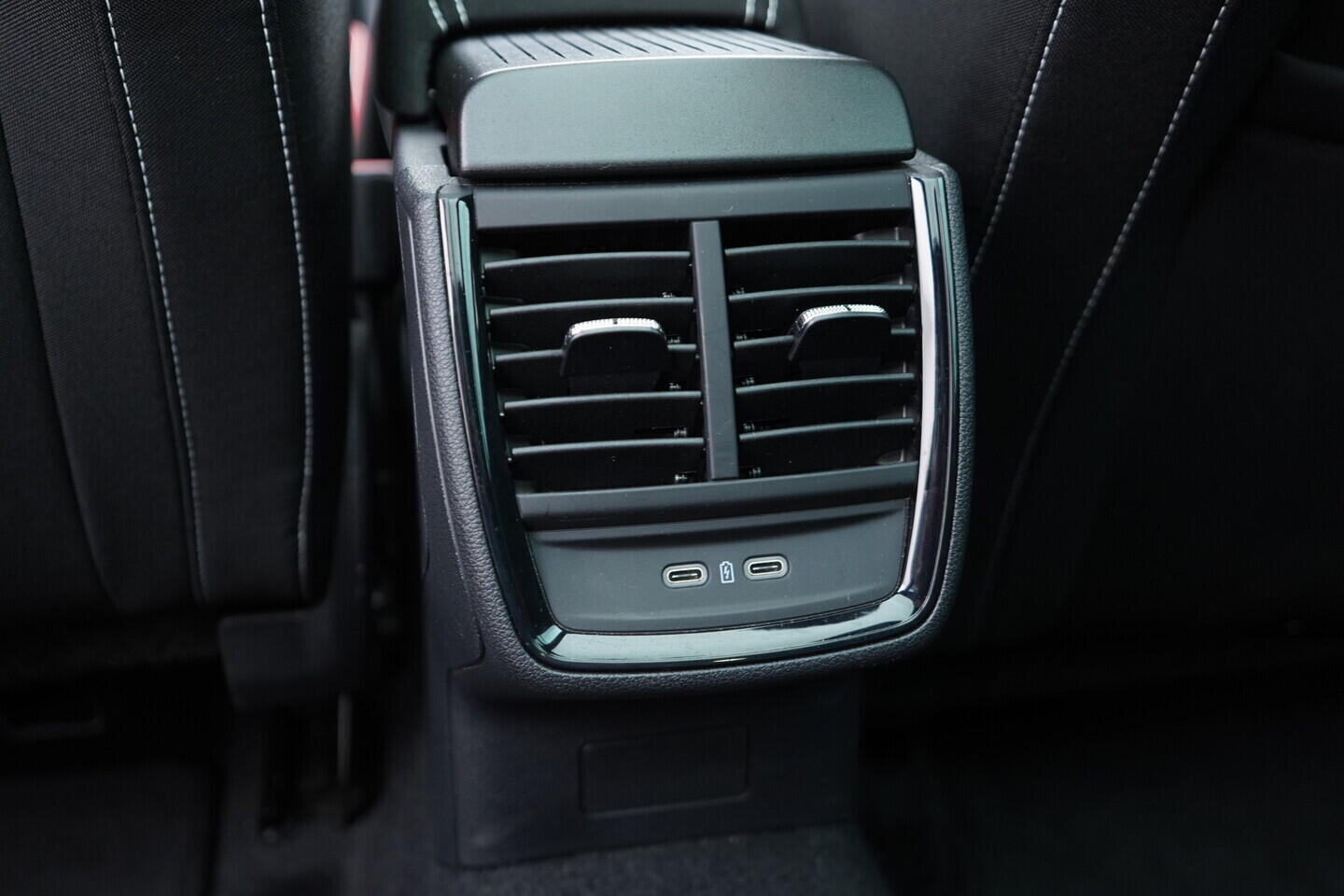 OM190V02598_34.webp_KAMIQ Monte Carlo 1.0 TSI 81 kW automat, DPH