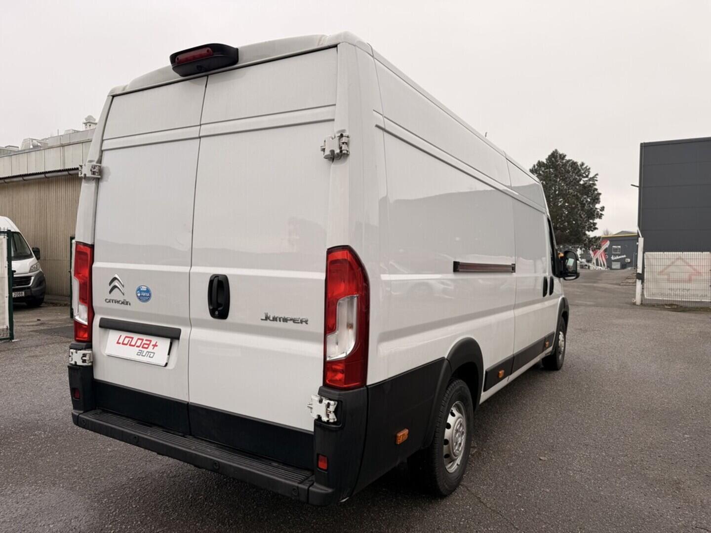 OM190V02602_12.webp_JUMPER L4H2 2.2 BlueHDi 121 kW manuál, DPH