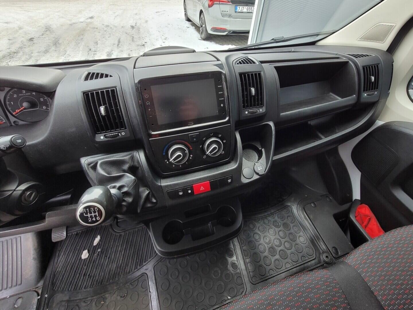 OM190V02602_18.webp_JUMPER L4H2 2.2 BlueHDi 121 kW manuál, DPH