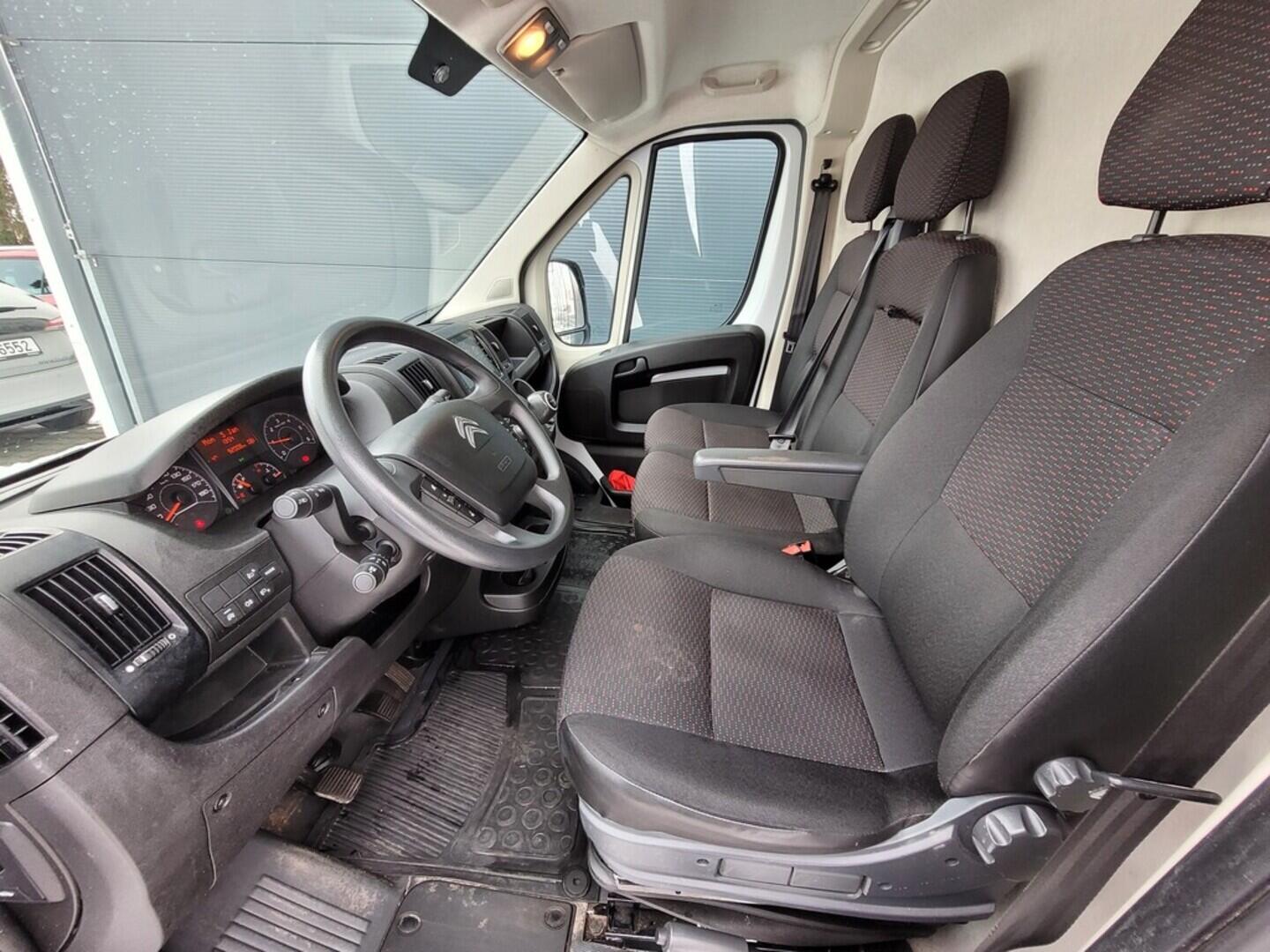 OM190V02602_20.webp_JUMPER L4H2 2.2 BlueHDi 121 kW manuál, DPH