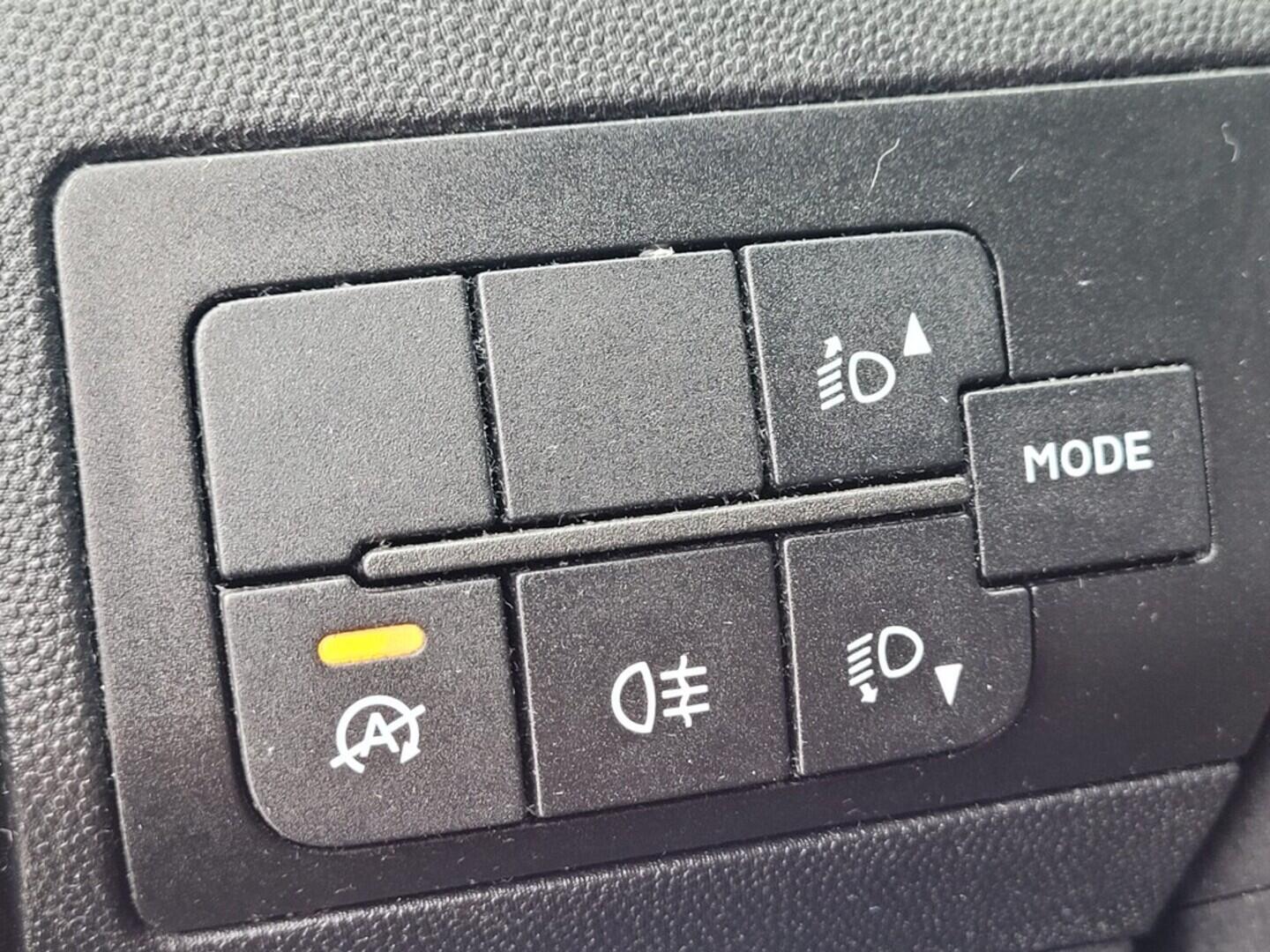 OM190V02602_22.webp_JUMPER L4H2 2.2 BlueHDi 121 kW manuál, DPH