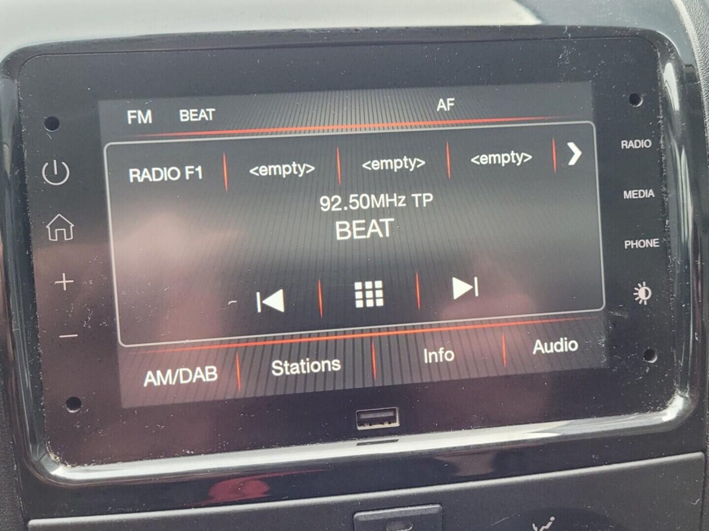 OM190V02602_25.webp_JUMPER L4H2 2.2 BlueHDi 121 kW manuál, DPH