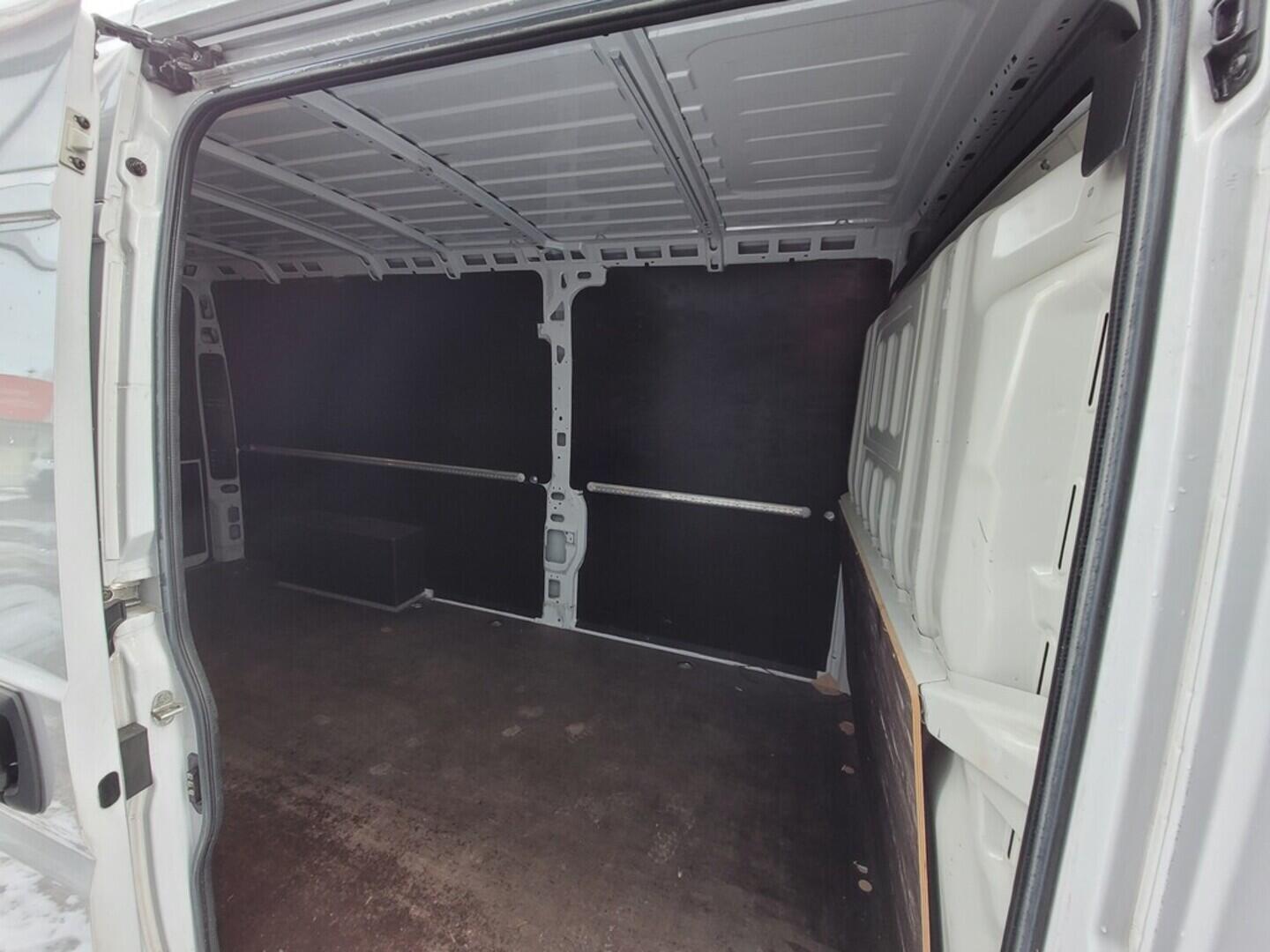 OM190V02602_31.webp_JUMPER L4H2 2.2 BlueHDi 121 kW manuál, DPH