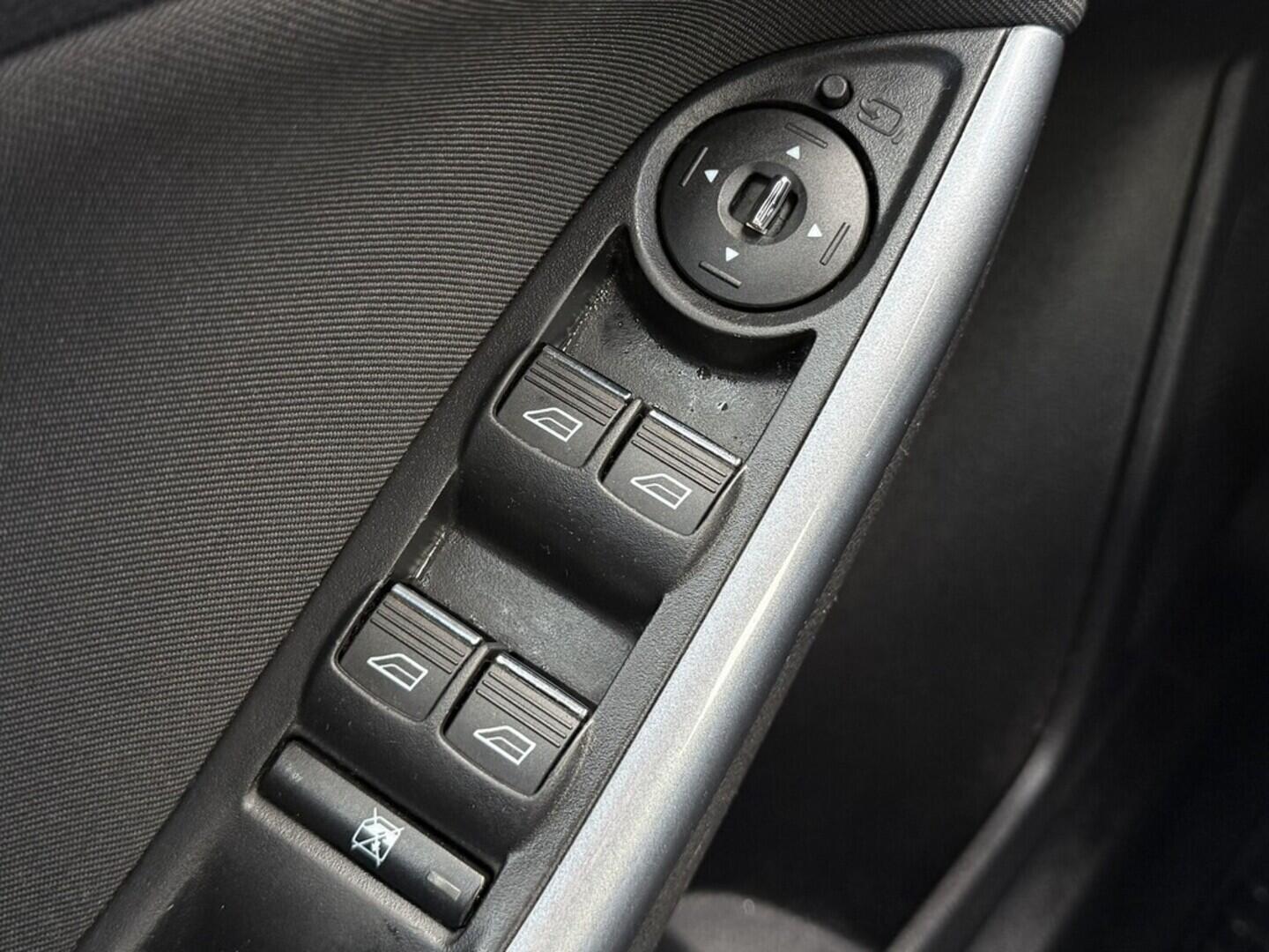 OM190V02606_21.webp_FOCUS Titanium 1.6 TDCi 85 kW manuál